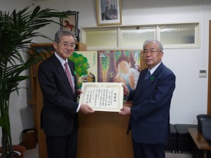 (社)国土緑化推進機構 副理事長 谷 福丸 氏(写真右)と日清紡ホールディングス(株) 取締役 専務執行役員 竹内 伸二