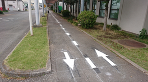 構内通行帯表示