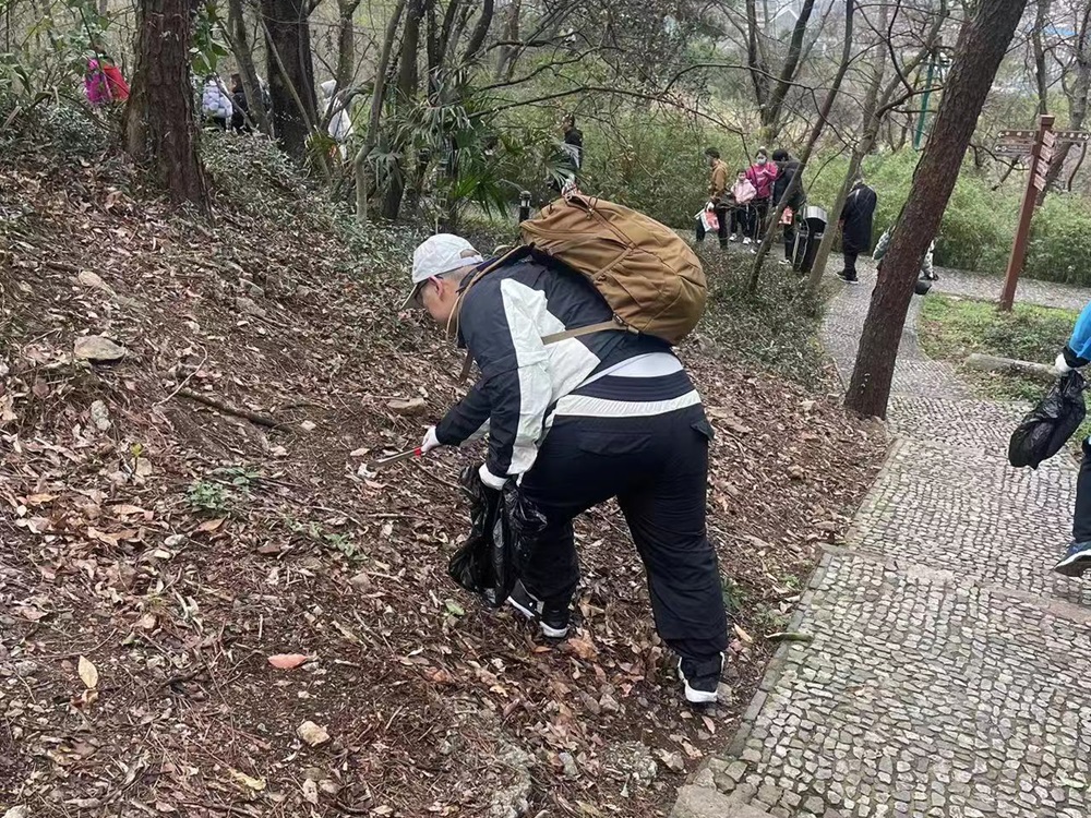 Cleaning around the trail