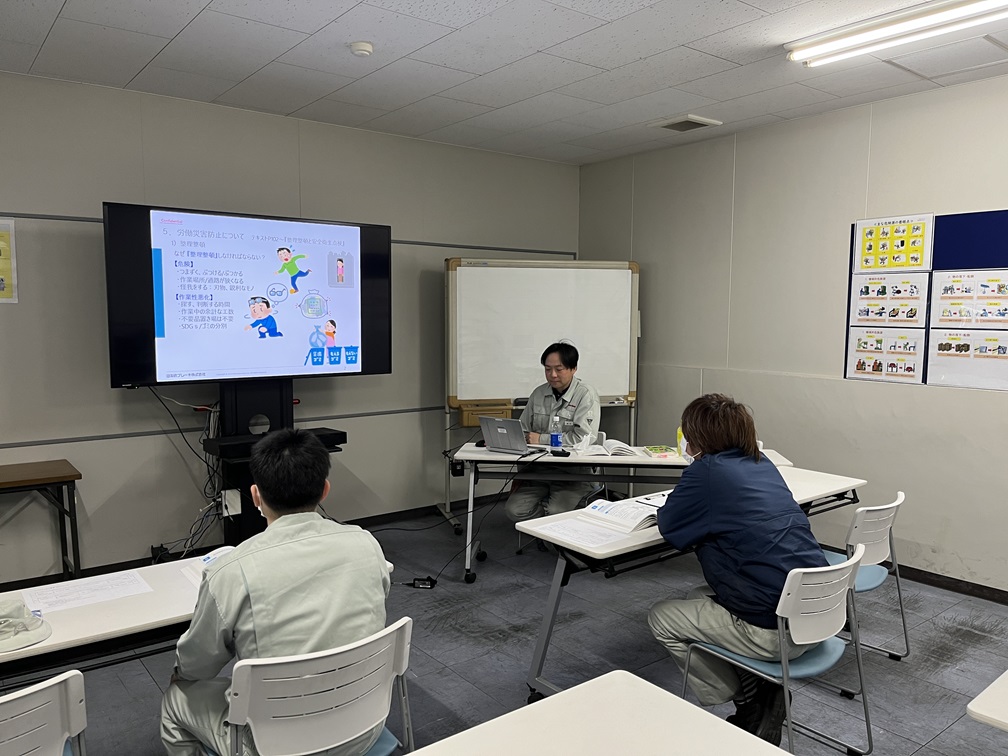 Workers' accident simulation education