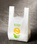 カルボジライトを添加して植物由来の素材からつくられたイタリアのレジ袋