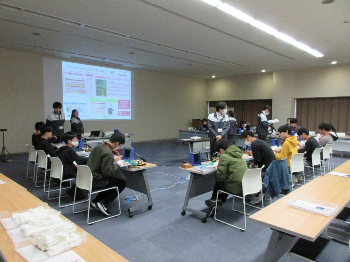 工場見学説明の様子