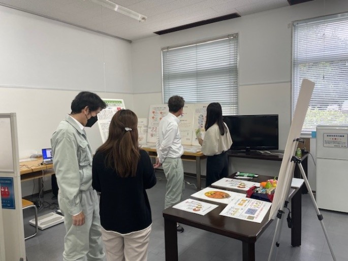 ③産業保健スタッフによる体験型健康展の開催