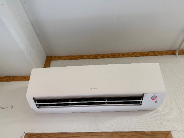 新たに設置したヒートポンプ付エアコン