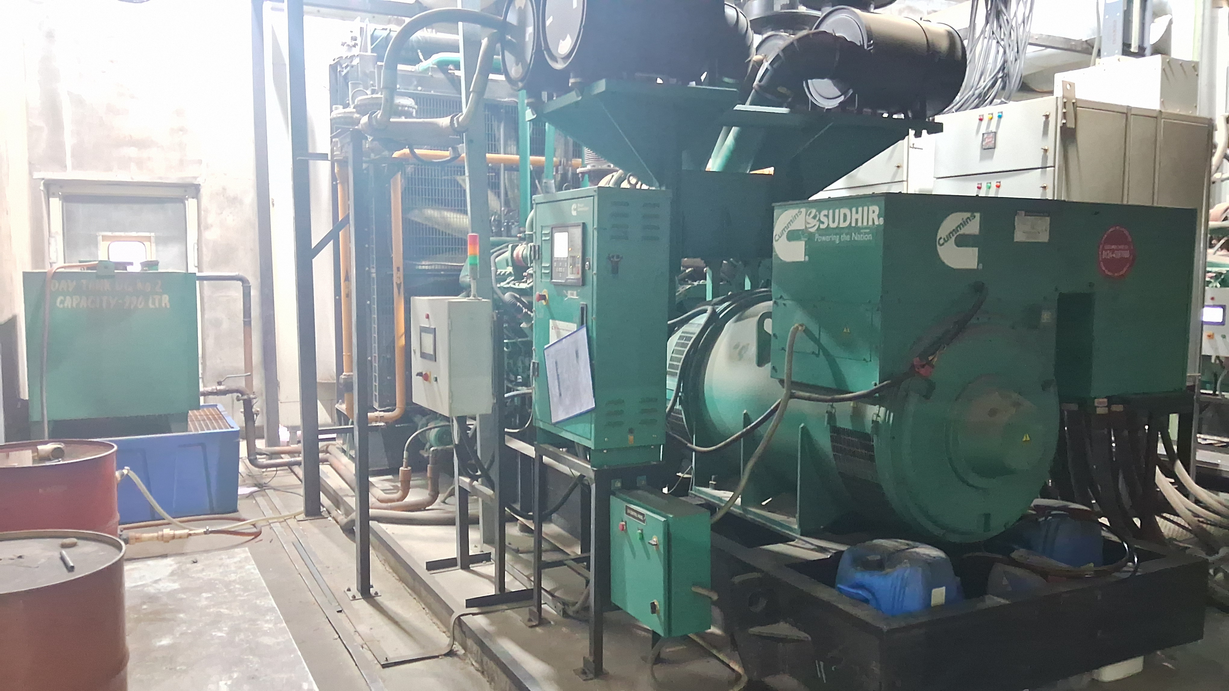 ディーゼル、天然ガス併用発電機