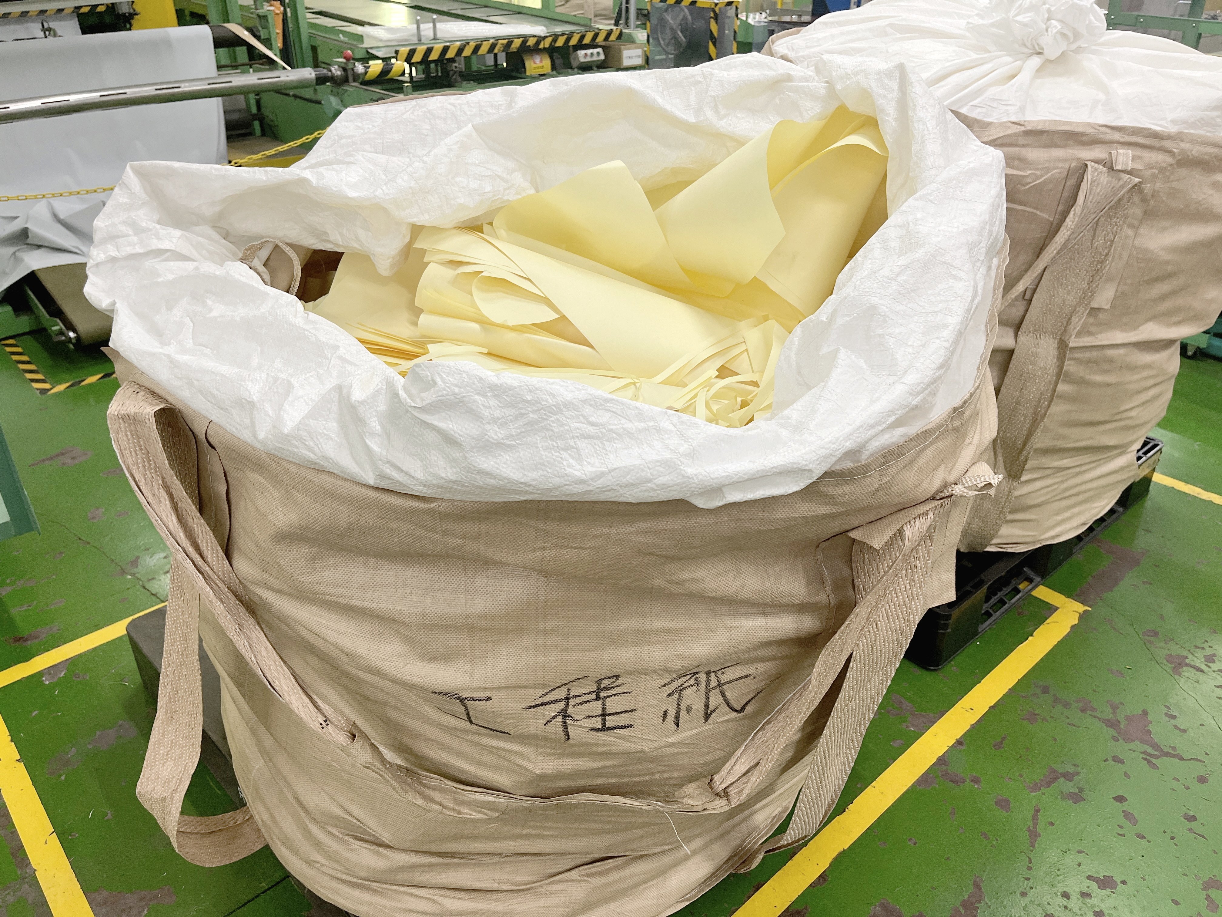 回収された工程紙規格外品