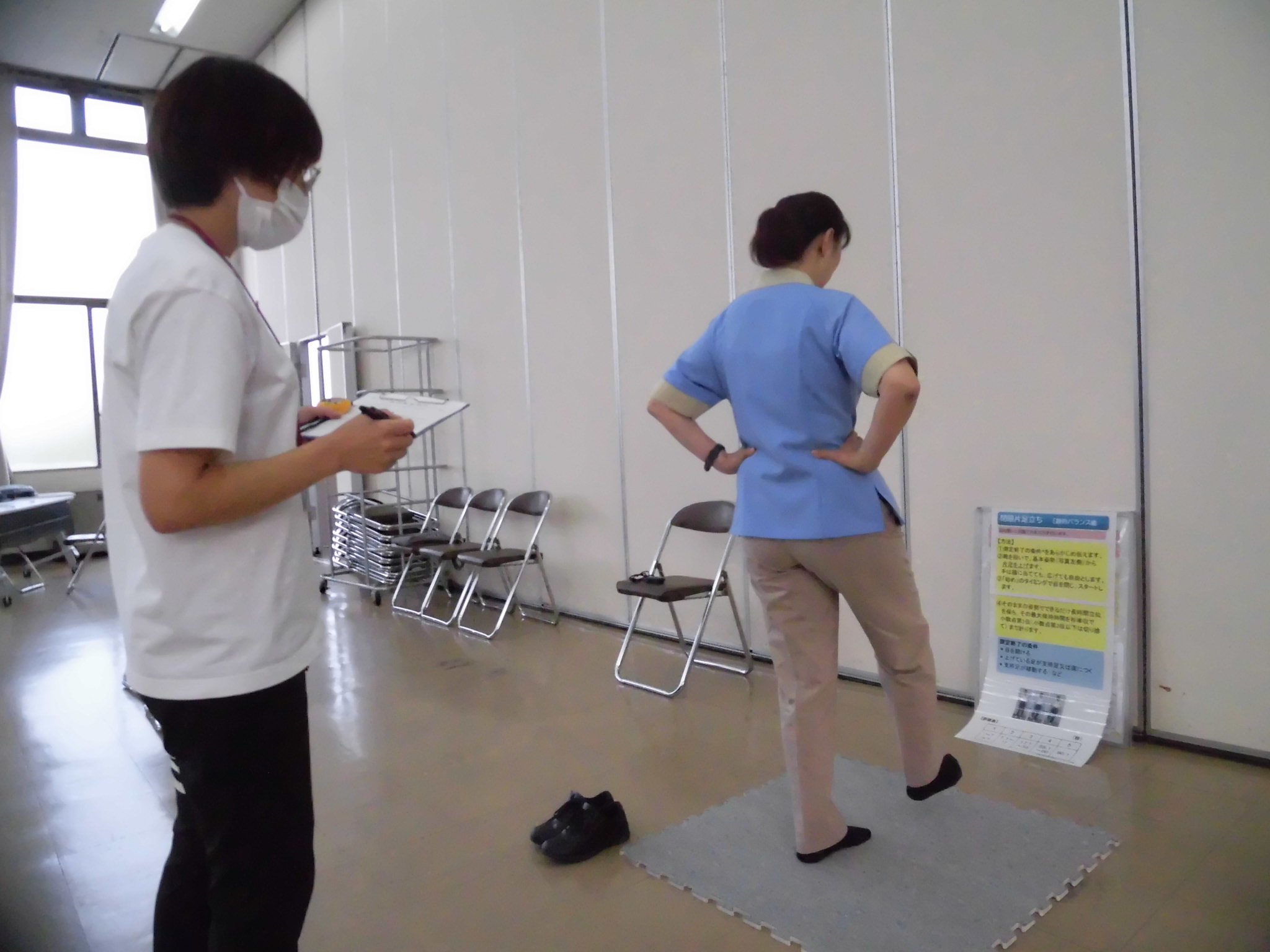高年齢労働者向け体力測定の様子